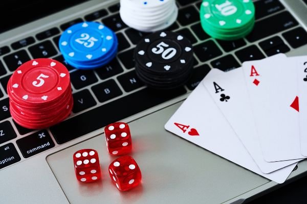 Side-by-side comparison of biglotre togel native Android app and mobile browser interface with identical game selections